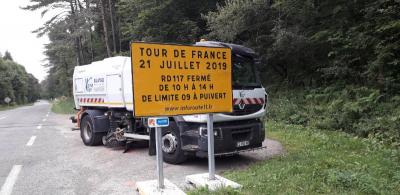 Balayage du Tour de France entre Toulouse à Lavelanet par votre équipe de balayeurs
